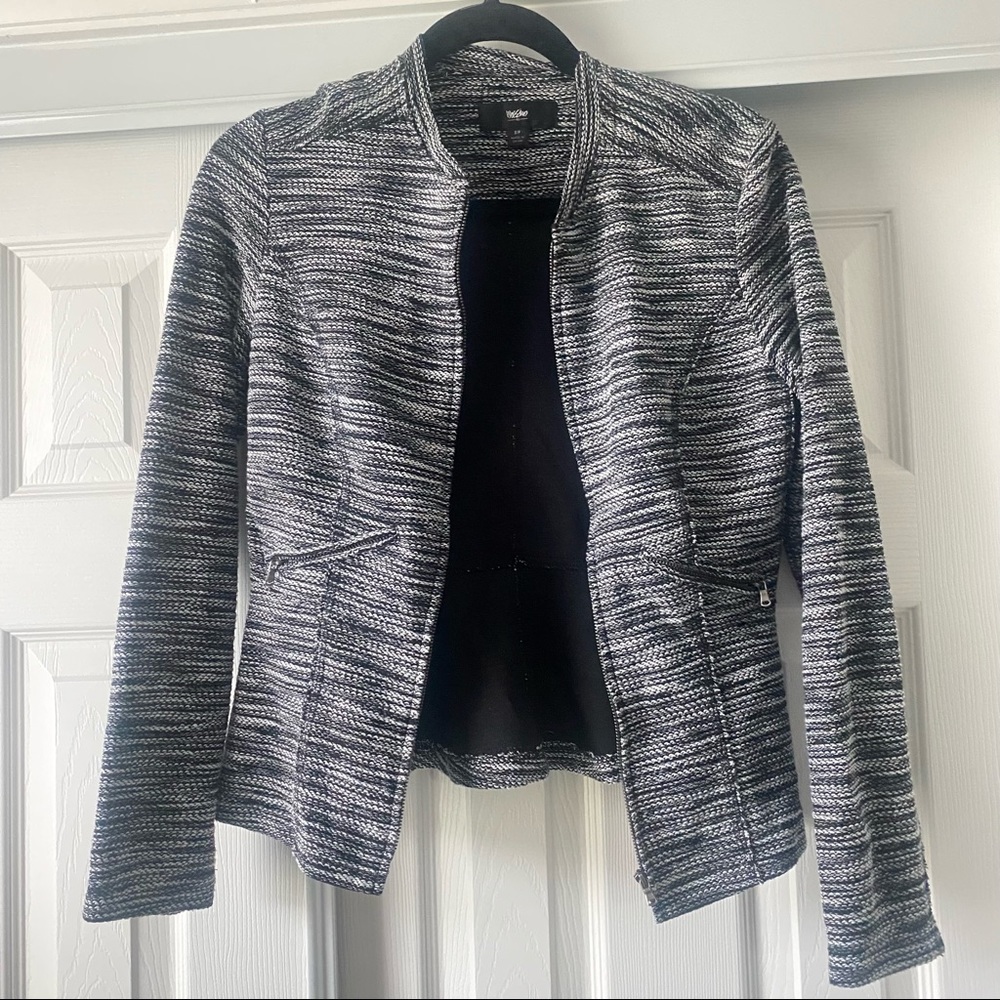 Super flattering blazer!